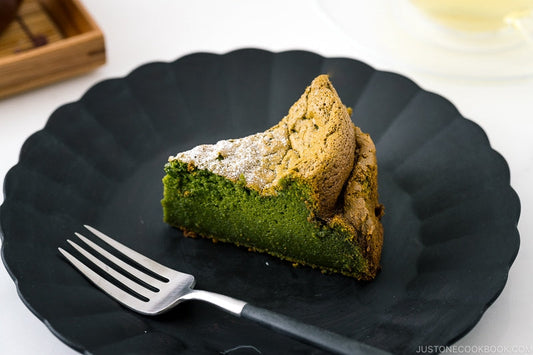 How to Make a Matcha Chocolate Cake